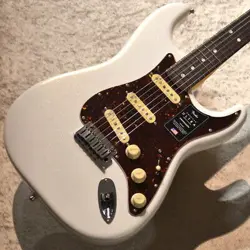 FENDER AMERICAN ULTRA STRATOCASTER   ARCTIC PEARL