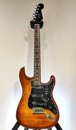 FENDER LIMITED EDITION AMERICAN ULTRA STRATOCASTER   TIGER EYE    3.9