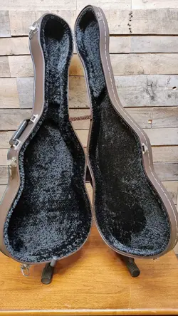 UNKNOWN SHORTSCALE / TENOR ACOUSTIC GUITAR HARDSHELL CASE