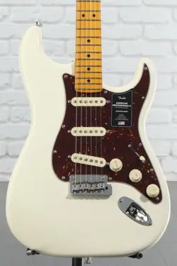 FENDER AMERICAN PROFESSIONAL II STRATOCASTER - OLYMPIC WHITE WITH MAPLE