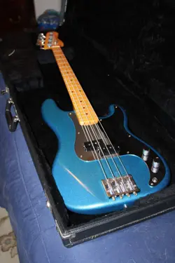 FENDER STEVE HARRIS PRECISION BASS GUITAR