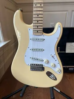 2020 FENDER YNGWIE MALMSTEEN STRATOCASTER MAPLE FRETBOARD - VINTAGE WHITE