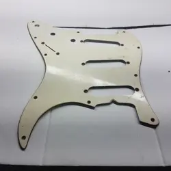 FENDER STRATOCASTER AVRI
