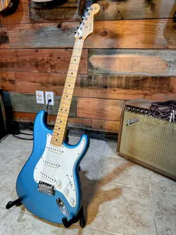 STRATOCASTER PLAYER SERIES.