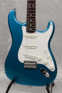 FENDER MIJ TRADITIONAL LATE 60S STRATOCASTER LAKE PLACID BLUE