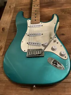 FENDER STRAT CARIBBEAN
