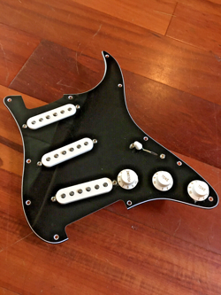 TUXEDO PICKGUARD
