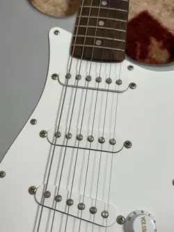 GUITAR SILVER USED