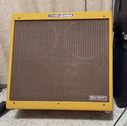 BASSMAN GUITAR AMPLIFIER