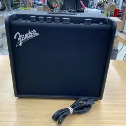 25-WATT GUITAR COMBO