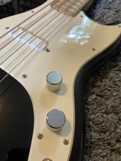 SQUIER BY FENDER BRONCO BASS BLACK ELECTRIC BASS GUITAR