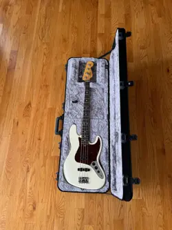 FENDER AMERICAN PROFESSIONAL II JAZZ BASS - OLYMPIC WHITE  *MINT*