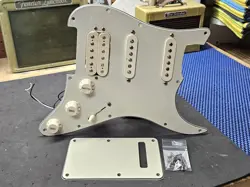 1999 FENDER USA DELUXE HSS STRAT LOADED PICKGUARD HUMBUCKER & NOISELESS PICKUPS