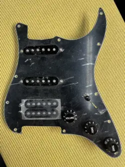 FENDER STRATOCASTER  LOADED PICKGUARD (AMERICAN PRO 2) HSS