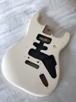 FENDER DELUXE ROADHOUSE STRAT 2018 GUITAR BODY