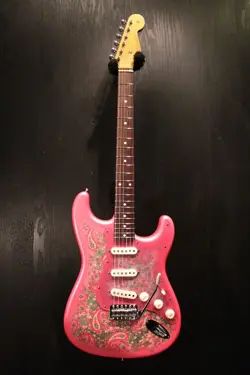 FENDER TRADITIONAL 60S STRATOCASTER PINK PAISLEY MADE IN JAPAN 2017