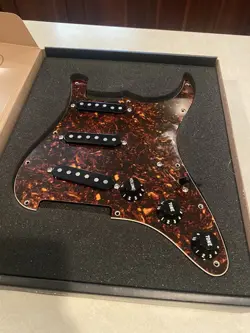 FENDER CUSTOM SHOP LOADED PICKGUARD