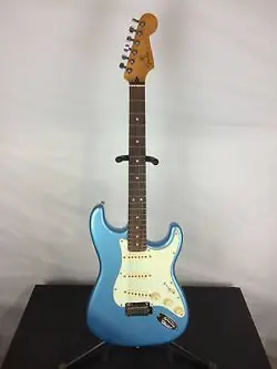 EXCELLENT FENDER PLAYER PLUS STRATOCASTER ELECTRIC GUITAR, PAU FERRO FINGERBOARD