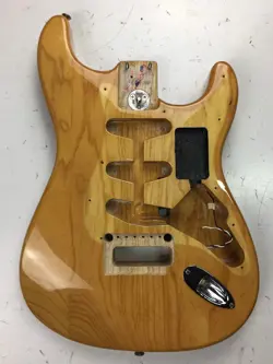 [USED] FENDER STRATOCASTER