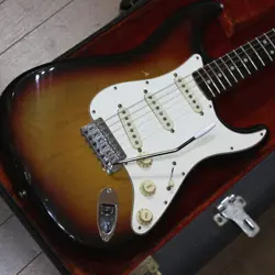 FENDER 1974 STRATOCASTER SUNBURST COLOR ALDER BODY ROSEWOOD FINGERBOARD