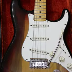 FENDER 1974 STRATOCASTER ALDER BODY 3TONE SUNBURST MAPLE FINGERBOARD