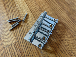 FENDER GOLD FOIL JAZZ BASS BRIDGE THREADED