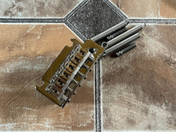 FENDER VINTERA 50S STRATOCASTER GUITAR FULL BLOCK TREMOLO CHROME BRIDGE