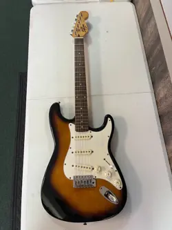 FENDER SQUIER ELECTRIC GUITAR WITH CASE