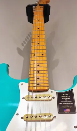 FENDER AMERICAN VINTAGE II 1957 STRATOCASTER SEA FOAM GREEN
