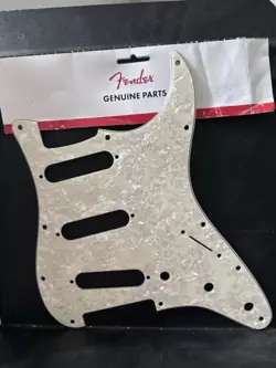 FENDER USA STRATOCASTER PICKGUARD