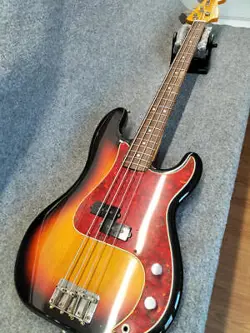 FENDER JAPAN PB-62 ELECTRIC  BASS GUITARS EXCELLENT CONDITION