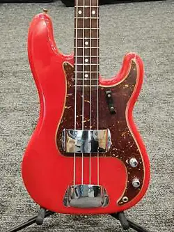 4-STRING BASS HOT