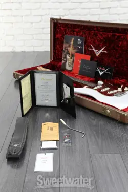 PINE STRATOCASTER DLX