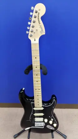 PERFOMER STRATOCASTER