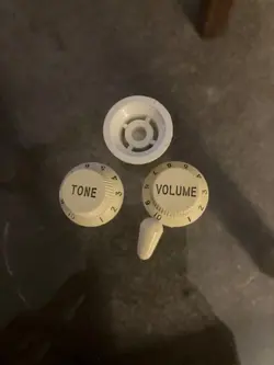 STRATOCASTER  -  AGED KNOBS & SWITCH TIP SET FOR FENDER STRATOCASTER