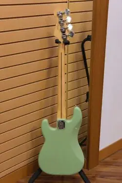 FENDER PLAYER II PRECISION BASS  MAPLE FINGERBOARD   BIRCH GREEN