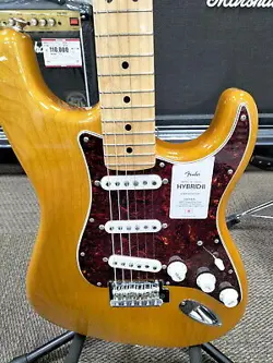 FENDER HYBRID II STRAT MN VNT USED ALDER BODY MAPLE NECK/FINGERBOARD W/GIG CASE