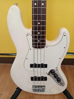 FENDER MEXICO JAZZ BASS USED 1996 ALDER BODY ROSEWOOD FINGERBOARD W/GIG CASE