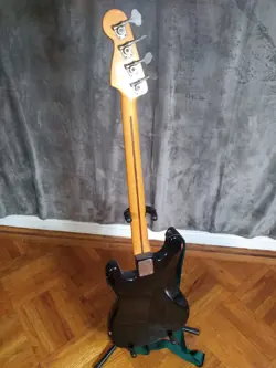 FENDER SQUIER BULLET BASS GUITAR