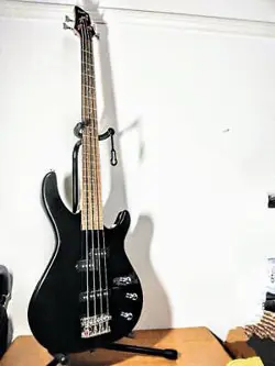 SGUIER BY FENDER MB-4