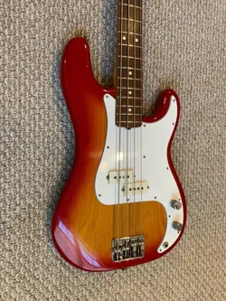 1983 FENDER PRECISION BASS