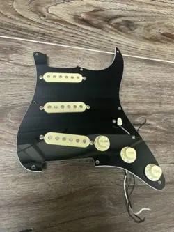 FENDER SQUIER CLASSIC VIBE 60S STRATOCASTER LOADED PICKGUARD ALNICO PICKUP SET
