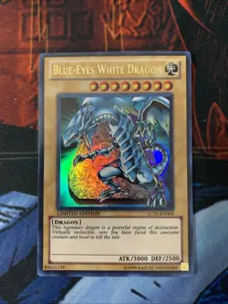 Yugioh! Blue-Eyes White Dragon LC01-EN004 Ultra Rare Limited Edition NM - Image 2