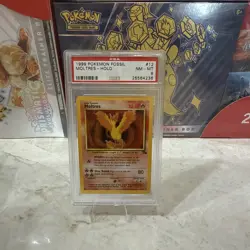 1999 POKEMON FOSSIL Trading Card MOLTRES #27/62 graded slab PSA NM-MT 8 - Image 1