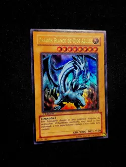 YUGIOH! BLUE-EYES WHITE DRAGON SPANISH 1ST EDITION. LOB-001/LDD-S001 NEAR MINT - Image 1
