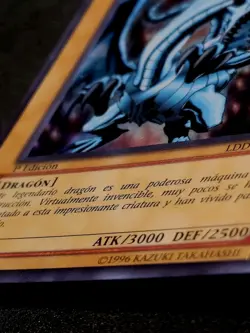 YUGIOH! BLUE-EYES WHITE DRAGON SPANISH 1ST EDITION. LOB-001/LDD-S001 NEAR MINT - Image 3