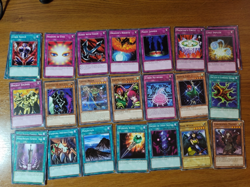 YUGIOH CARDS LOT of ~ 150 YU-GI-OH! COLLECTION WITH HOLO FOILS & RARES - Image 2