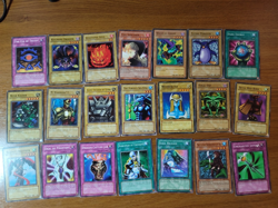 YUGIOH CARDS LOT of ~ 150 YU-GI-OH! COLLECTION WITH HOLO FOILS & RARES - Image 4