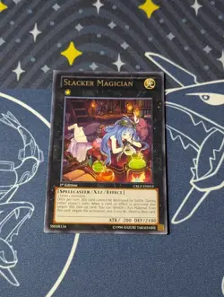 Slacker Magician - CBLZ-EN053 - Rare (VLP) - Yugioh - Image 1