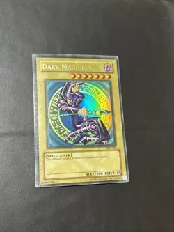 Yu-Gi-Oh Dark Magician Spellcaster Gold Foil Card SDY-006 Yugioh original 1996 - Image 1